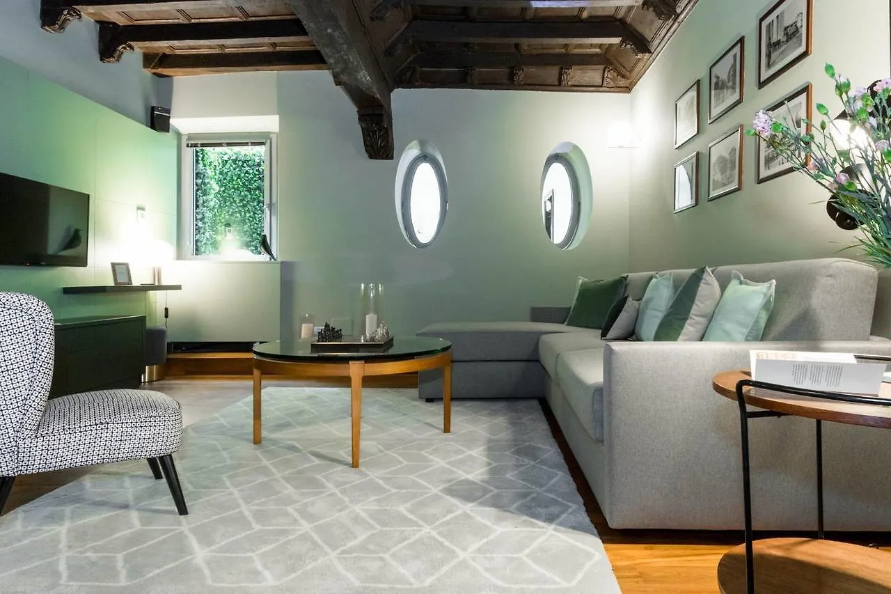 הקונטקטים של Joivy Luxurious Apt For 4 Near Duomo And Galleria Vittorio