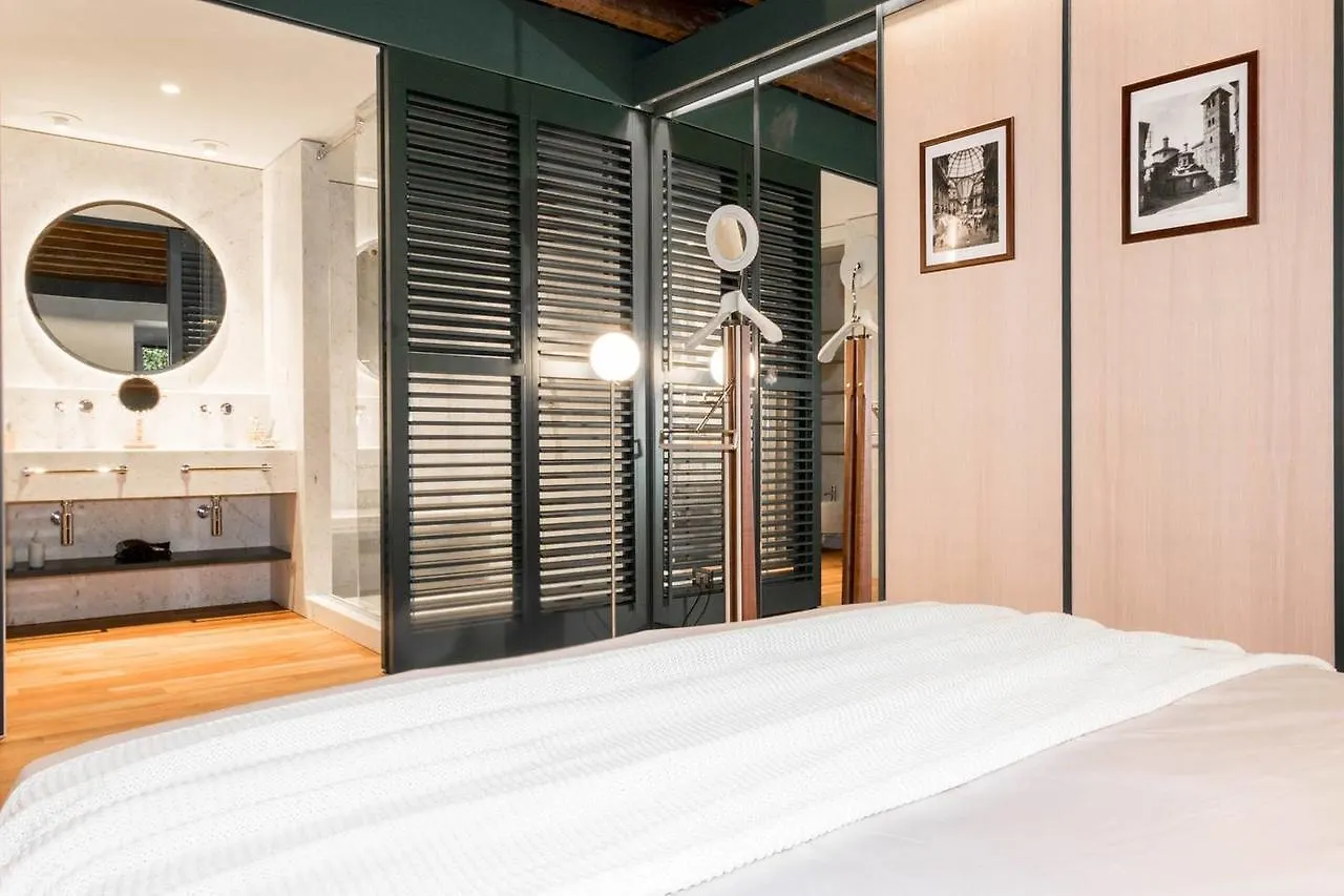Apartment Joivy Luxurious Apt For 4 Near Duomo And Galleria Vittorio Milan