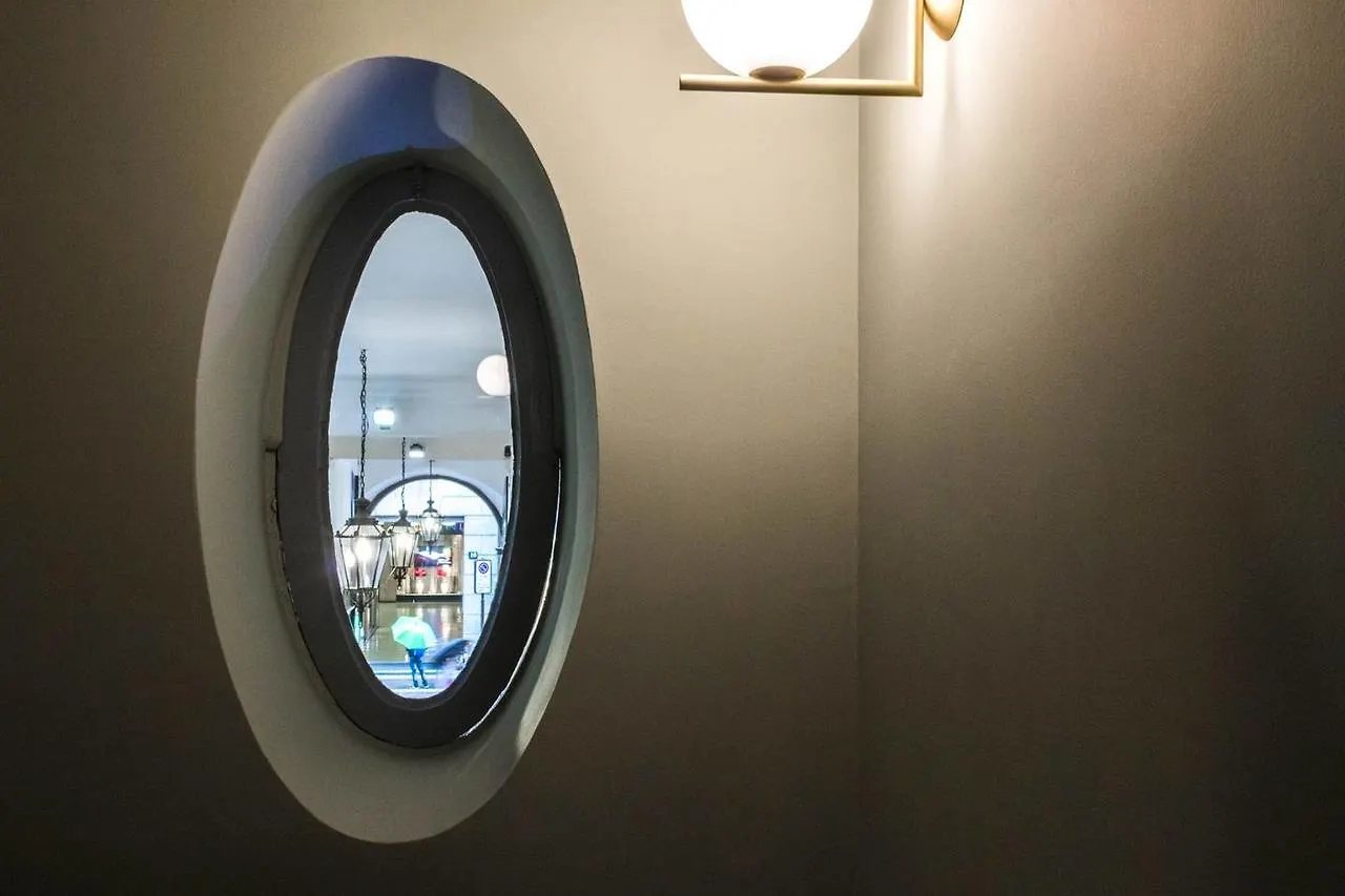 Joivy Luxurious Apt For 4 Near Duomo And Galleria Vittorio Milan 0*,