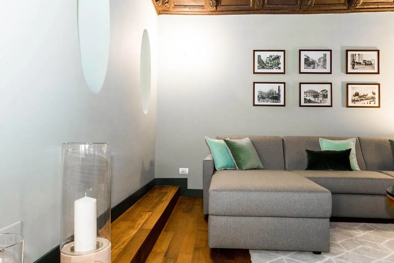 Apartment Joivy Luxurious Apt For 4 Near Duomo And Galleria Vittorio Milan Italy