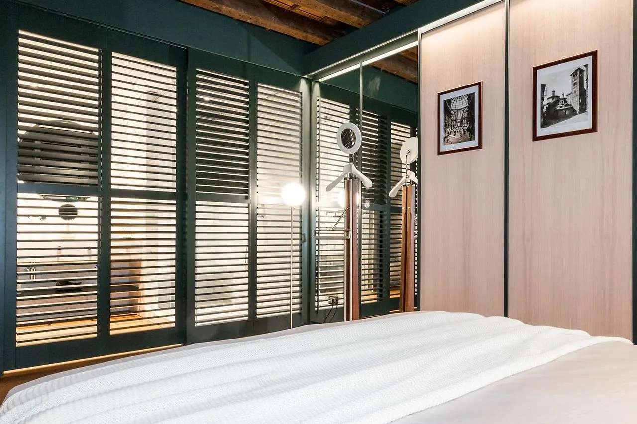 Apartment Joivy Luxurious Apt For 4 Near Duomo And Galleria Vittorio Milan