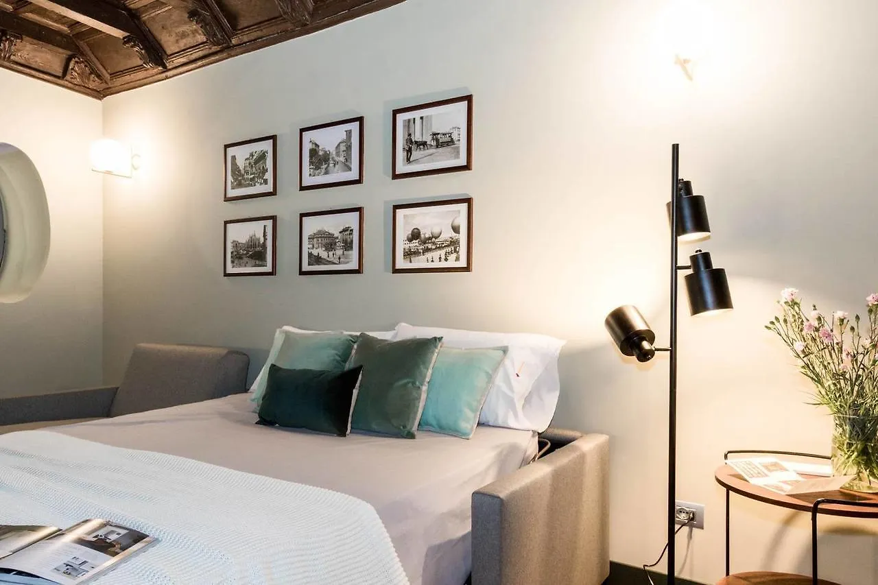 Apartment Joivy Luxurious Apt For 4 Near Duomo And Galleria Vittorio Milan